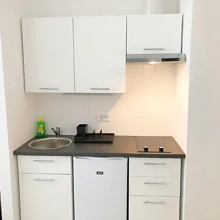 4 Center *